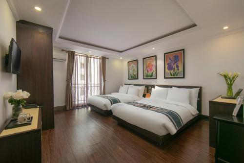 Una cama o camas en una habitación de Quiet Sapa Hotel