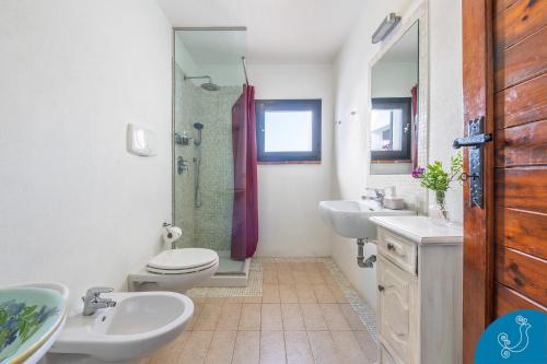 Ένα μπάνιο στο Dimora Caterina - Exclusive villa with sea view