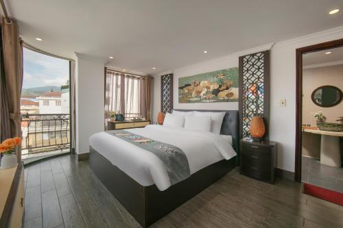 Postel nebo postele na pokoji v ubytování Quiet Sapa Hotel