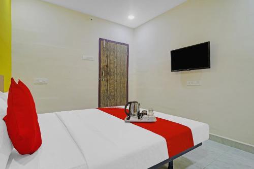 TV a/nebo společenská místnost v ubytování Hotel O Elite Stay