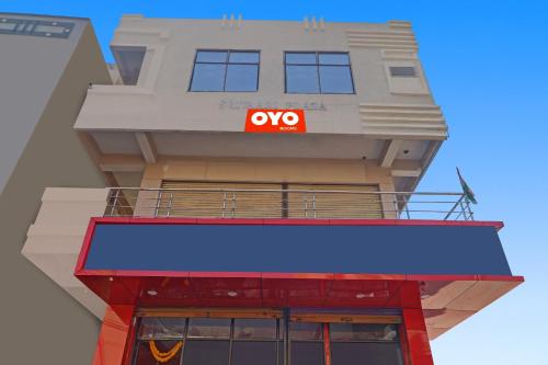 a building with a yes sign on it at Hotel O Ss Delight in Hyderabad
