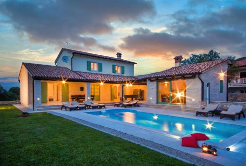 Villa Macarinka, a luxurious, private villa minutes from the beach