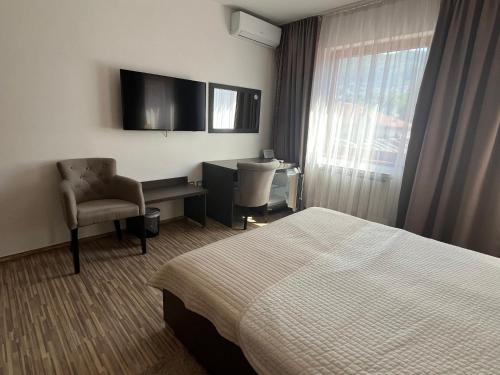 Hotel Divanにあるテレビまたはエンターテインメントセンター
