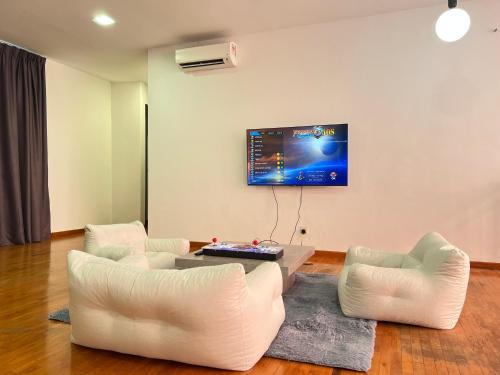 Televisyen dan/atau pusat hiburan di Bungalow 16Pax Anjung Residensi
