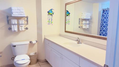 Ένα μπάνιο στο Breathtaking OCEAN FRONT Condo in Daytona Beach