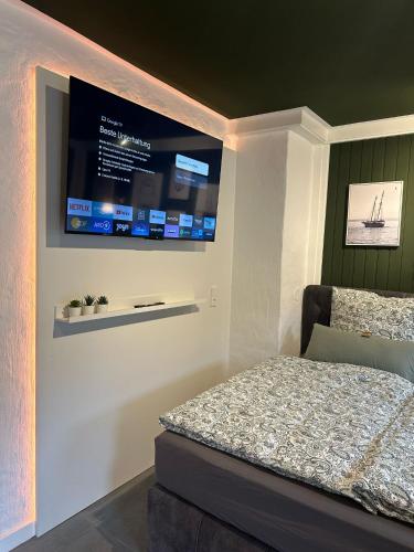 a bedroom with a flat screen tv on the wall at 5 Sterne Ferienwohnung im Schwarzwald Schramberg in Schramberg