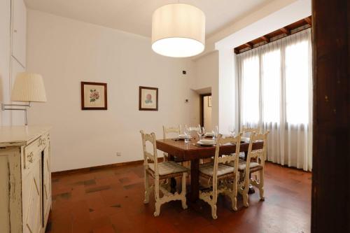 Ponte Vecchio Deluxe Apartment