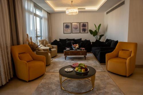 CFC, Luxurious 4BR Apartment, Remarkable value unbeatable Location