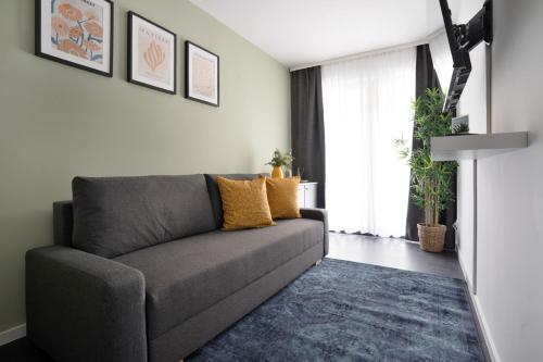 a living room with a couch and a blue rug at Stilvolle Apartments in der Osnabrücker Innenstadt I home2share in Osnabrück