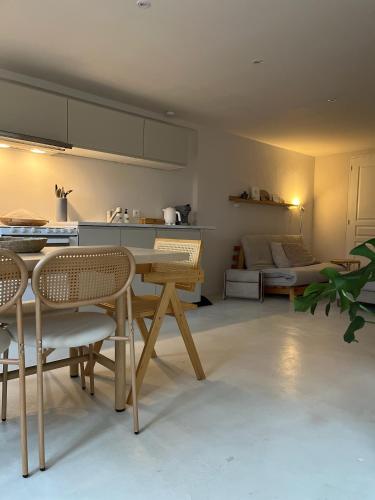 a kitchen and living room with a table and chairs at NOUS in Agel