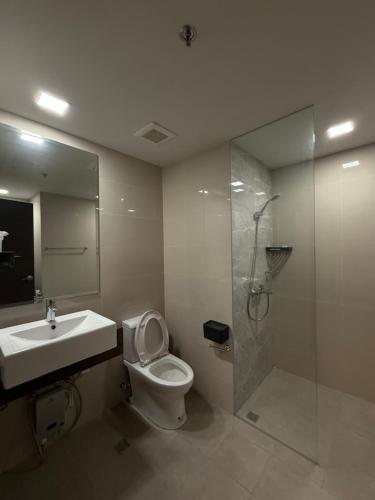 a bathroom with a toilet and a sink and a shower at Luxurious Modern Cozy Manila Bayview Pool View 1 2 3 Bedrooms Near Manila Airports Okada Solaire MOA in Manila