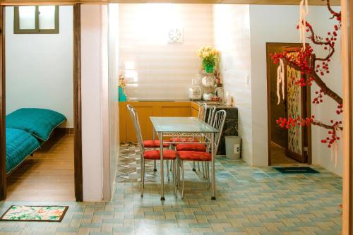 Ruang duduk di Tomti House 2