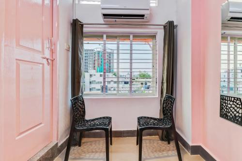 Ruang duduk di Super Capital O Elite Stay Jp Nagar Near SRI SATHYA GANAPATHI SHIRDI SAIBABA Temple