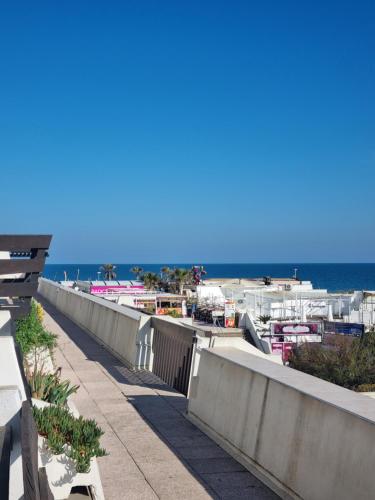 VILLAGE NATURISTE - CAP d'AGDE - PORT NATURE 2 - VUE MER - COURSIVE