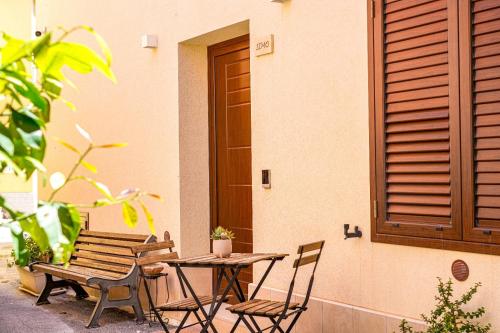 a table and chairs sitting next to a building at Casa Vacanza Stomar in Pozzallo