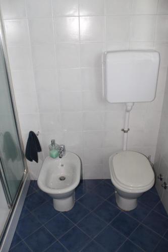 Un baño de Sangiligio Countryside Villa, Private Rooms w Kitchen, Bath, Private Entrance, Crema