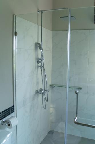 a bathroom with a shower with a glass door at CastellStay in Campson