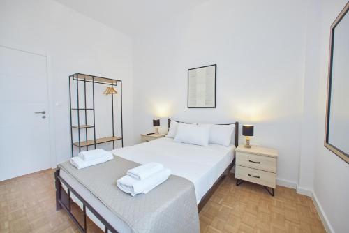 Ένα ή περισσότερα κρεβάτια σε δωμάτιο στο ARIS Kallithea- Big & Bright 3 Bedroom Apartment