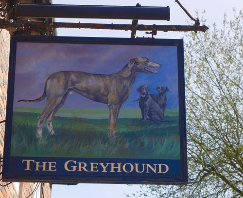 
a painting of a horse on the side of a building at The Greyhound Inn in Wantage
