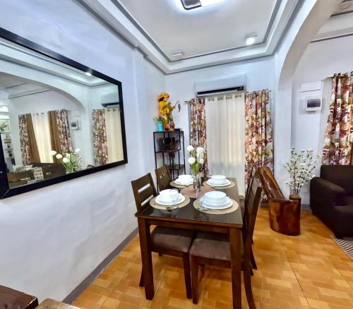 Χώρος καθιστικού στο Bloomstone 3BR Family Suite in Gensan