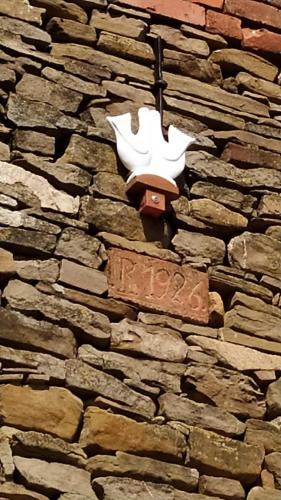 a stone wall with an umbrella on it at Chalupa u Holoubků in Hrubá Vrbka