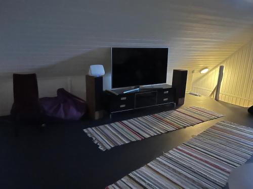 a living room with a flat screen tv and speakers at Svolvær - Jektveien 20 in Svolvær