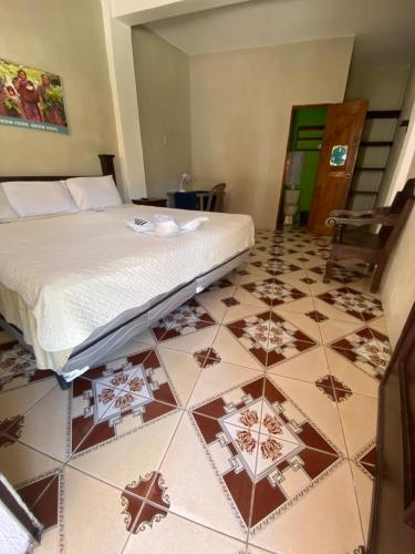 Una cama o camas en una habitación de Gutierrez Hotel