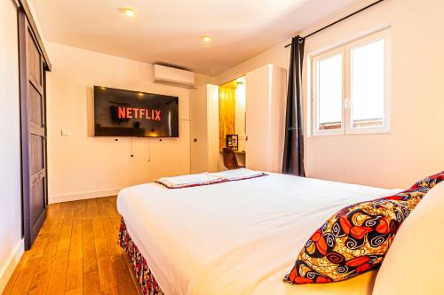 AfroBoHome, Ambiance d'ailleurs, Familles et petits groupes, clim, 2 à 6 personnes, Proche centre Nîmes, Garage clos