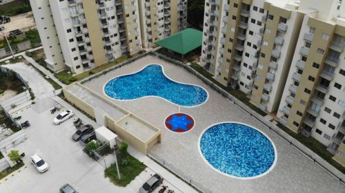 an aerial view of an apartment complex with two swimming pools at Apartamento Vacacional con Piscina WiFi y Netflix a 20 min del Parque Tayrona ideal para trabajo remoto in Santa Marta