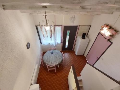 an overhead view of a dining room with a table at Village Bord de Ciel in Caylus