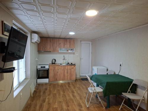 a living room with a table and a kitchen at La vie in Opanets