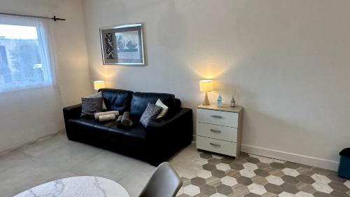 Et opholdsområde på Charmant studio climatisé, proche de la plage