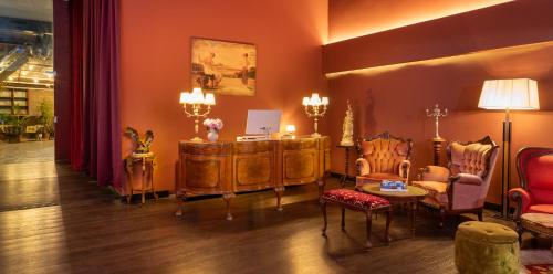 a living room with furniture and a table and chairs at Casa Suzanna Hotel Tel-Aviv קאסה סוזנה נחלת בנימין in Tel Aviv