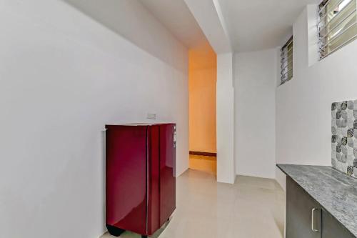 Dapur atau dapur kecil di Super Capital O Elite Stay Jp Nagar Near SRI SATHYA GANAPATHI SHIRDI SAIBABA Temple