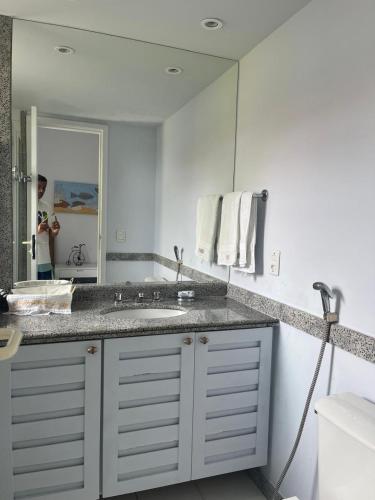 Kuchyň nebo kuchyňský kout v ubytování MANSÃO EM PRAIA PRIVATIVA EM Angra