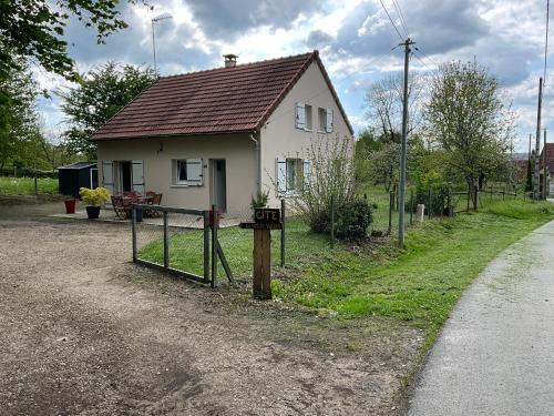 a small house on the side of a road at La petite vallée in Crozant