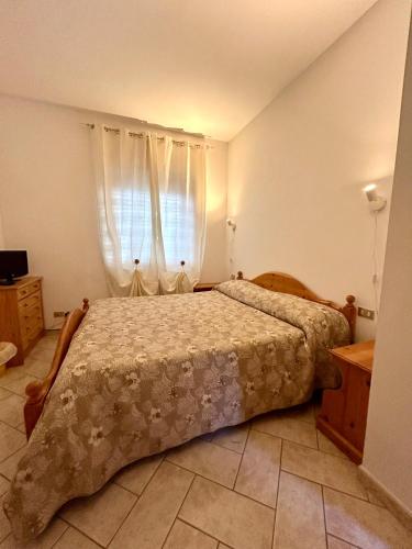 a bedroom with a large bed and a window at Agriturismo Bellavista in Ronzano