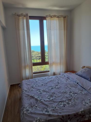 Una cama o camas en una habitación de Apart SASHENKA 2
