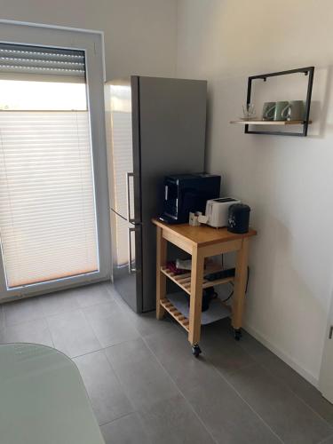 a room with a small table and a refrigerator at SHP Apartmentwohnung in Hochstadt am Main