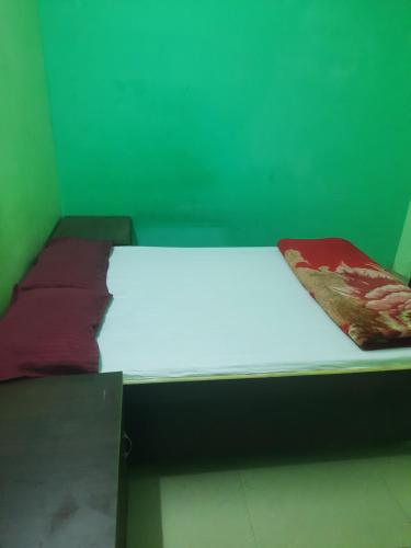 Ένα ή περισσότερα κρεβάτια σε δωμάτιο στο Gokul PG Homestay