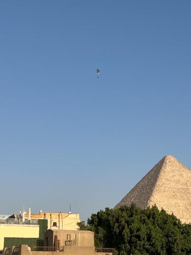 Pyramids top sky view apartment