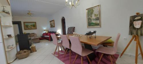 a kitchen and dining room with a table and chairs at Villa Zahner in Pitsidia