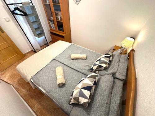 Un pat sau paturi într-o cameră la Banderas Apartment
