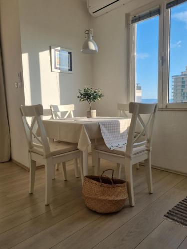 Imagen de la galería de Apartments Ema near beach, en Makarska