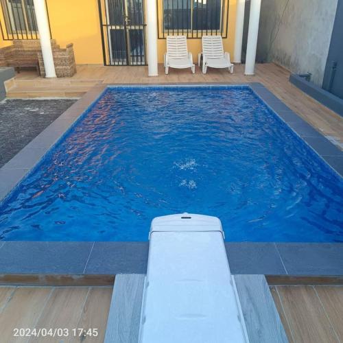 Kolam renang di atau dekat dengan House Private Pool with Car in option