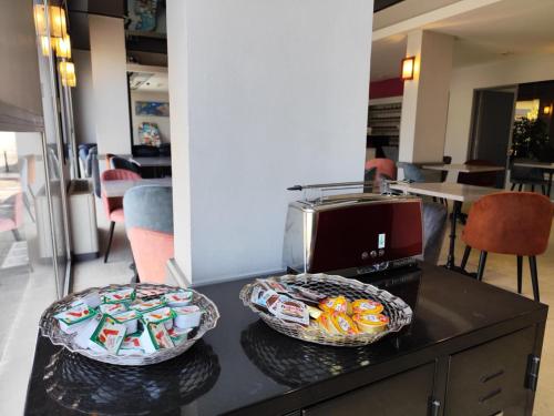 Makanan di atau berdekatan hotel