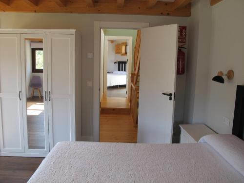 a bedroom with a bed and a door leading to a bedroom at Casa Vacacional La Pedrera in Baró