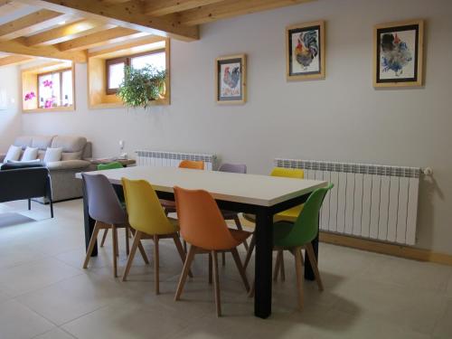 a dining room with a table and chairs at Casa Vacacional La Pedrera in Baró