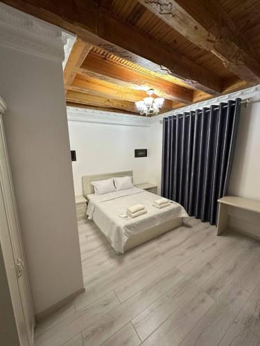 Χώρος καθιστικού στο AIST Boutique in Historical Caravan Sarai XIX Century