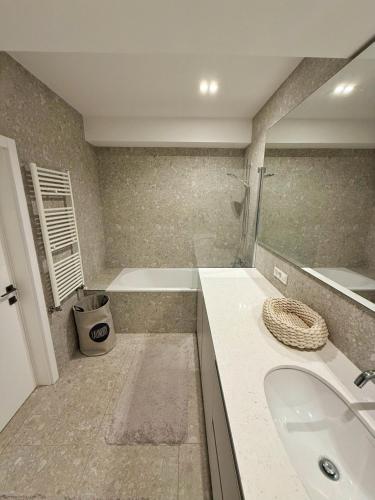Bilik mandi di 2 mins from Center - Luxury Apartment in Chișinău